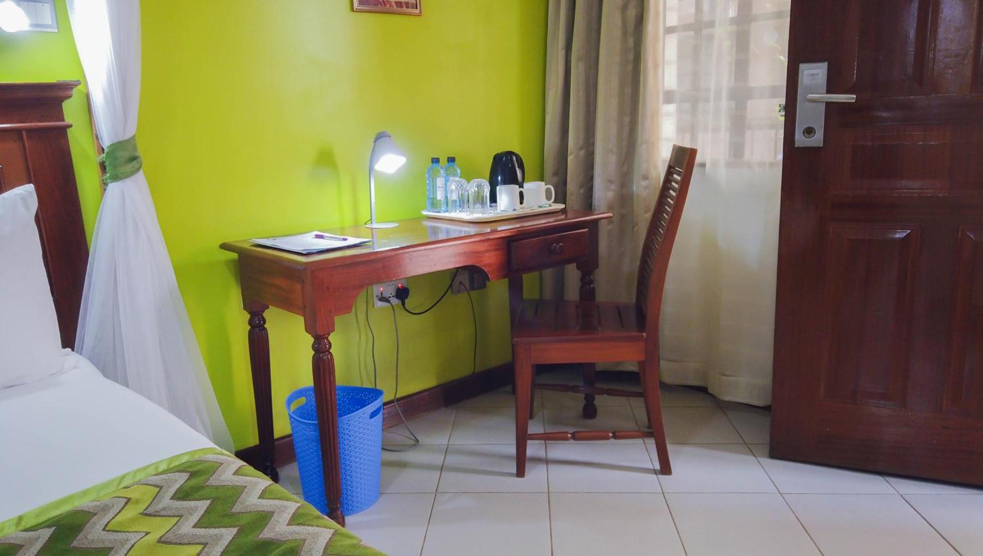 67 Airport Hotel Nairobi Mlolongo Bagian luar foto