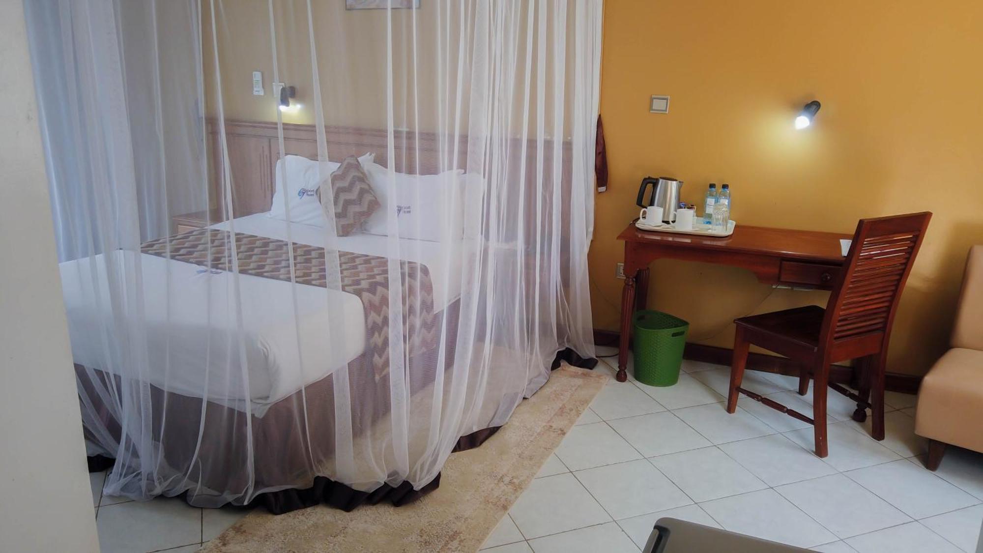 67 Airport Hotel Nairobi Mlolongo Bagian luar foto