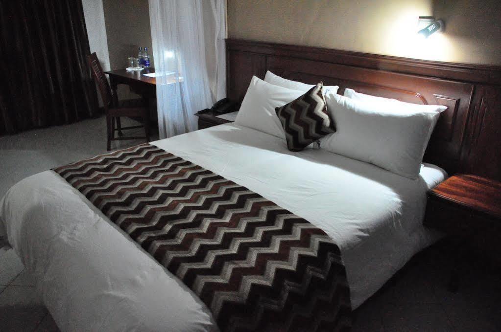 67 Airport Hotel Nairobi Mlolongo Bagian luar foto